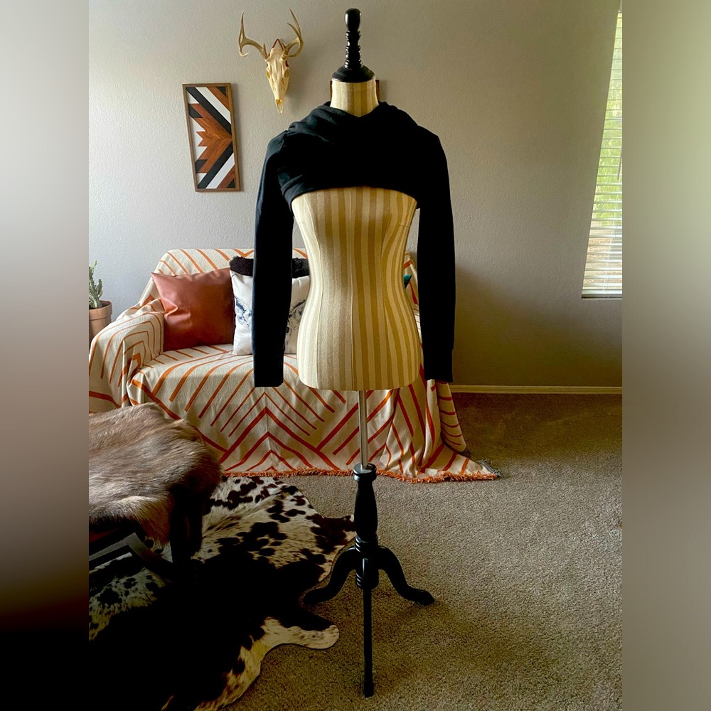 Harmonic Threads NWOT M long sleeve hooded crop top